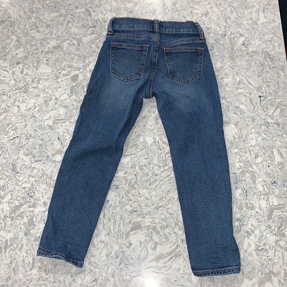 Like New! Old navy medium wash jeans. Size 5 - Picture 2 of 4
